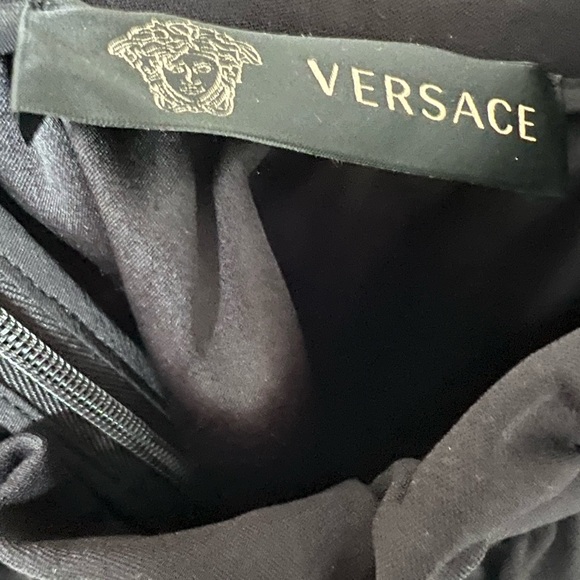 Versace skirt, worn once (too big for me). - Picture 9 of 11